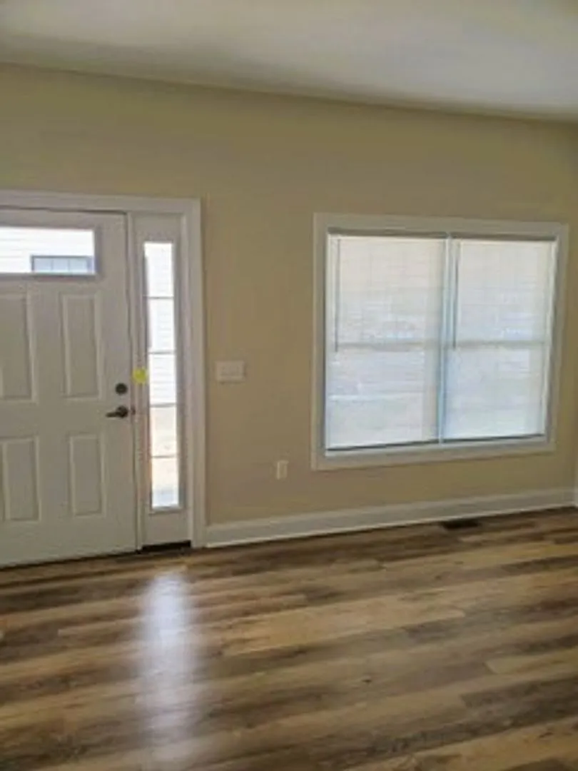 Duplex in Rockingham County — Photo 2