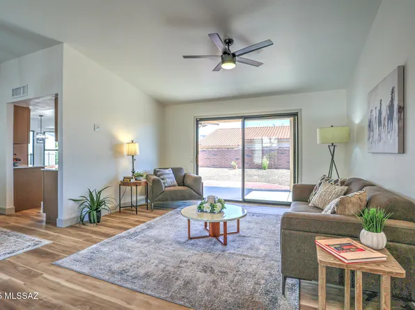 858 E Crown Ridge Dr, Oro Valley, AZ 85755