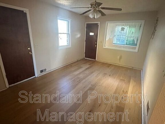 5th image of 254 Ernst St