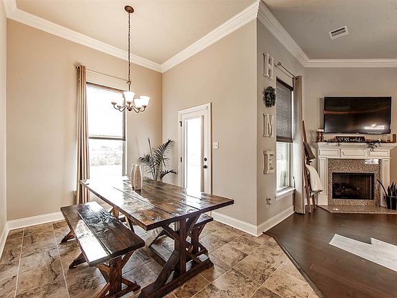 4th image of 297 Pond Dr