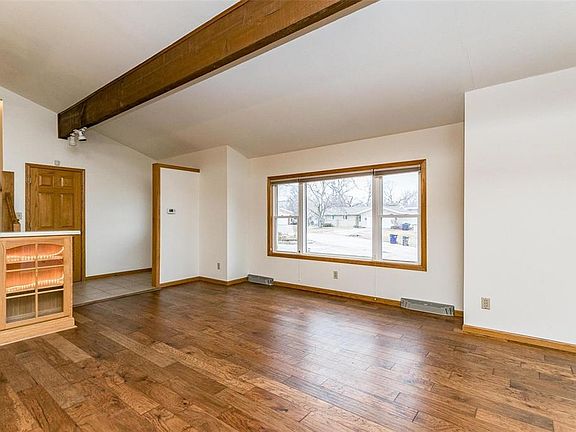3rd image of 3901 Knollcrest Ct NE