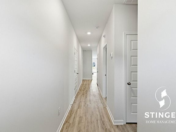 4th image of 548 Hideaway St