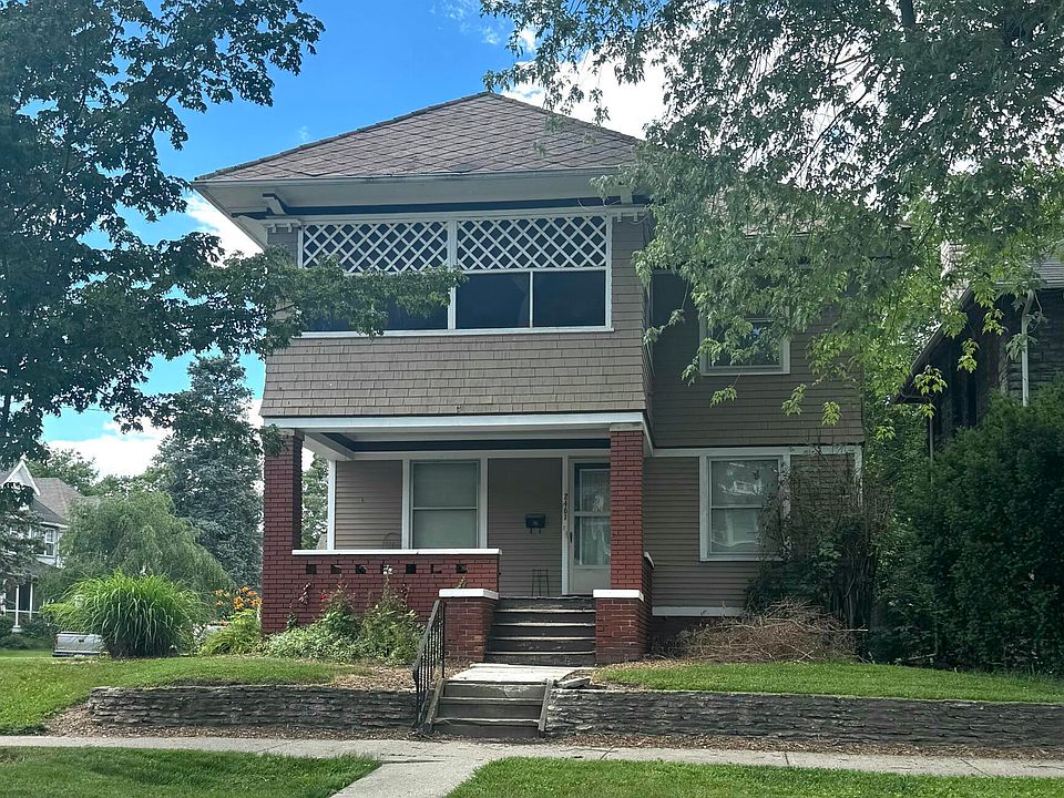 1st image of 2461 Parkwood Ave