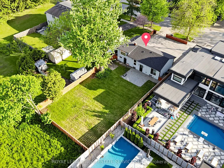 285 Bronte Rd — Photo 42