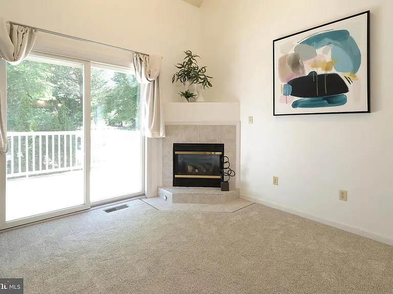 122 Washington Pl — Photo 12
