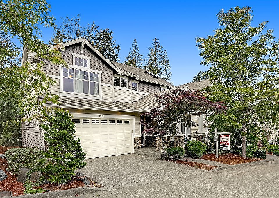 1st image of 2071 29th Ln NE