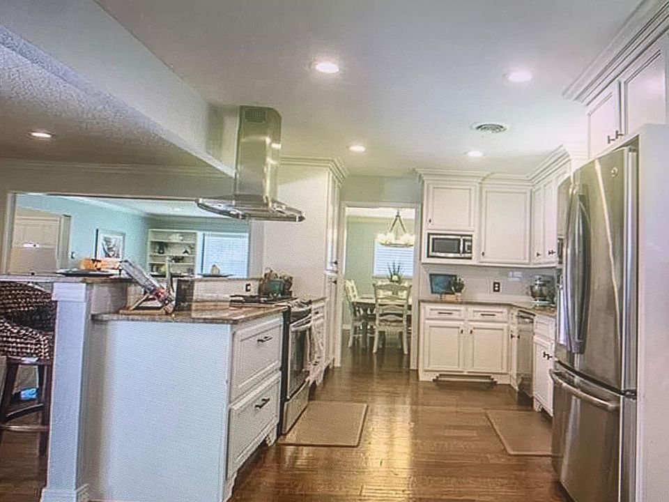 1st image of 610 Meadowbrook Dr