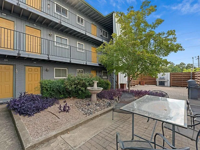 3815 Guadalupe St #303 — Photo 6