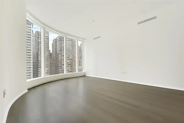 Rented by Time Equities Brokerage | media 30