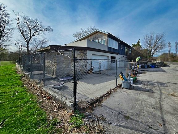 3rd image of 1030 Metler Rd