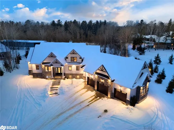 2084 Birkeshire Woods Ln, Severn, ON L3V 0E8