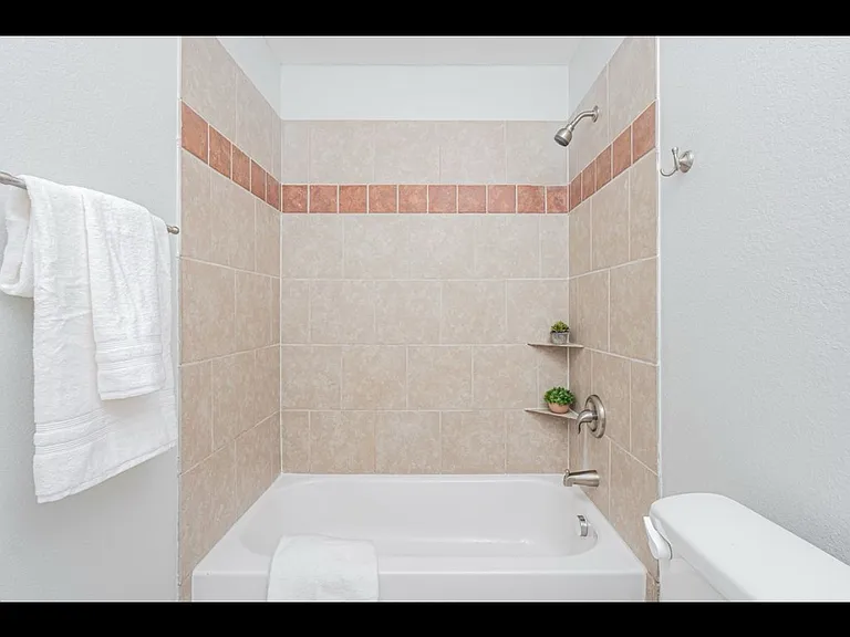 806 Rolling Ridge Dr — Photo 9