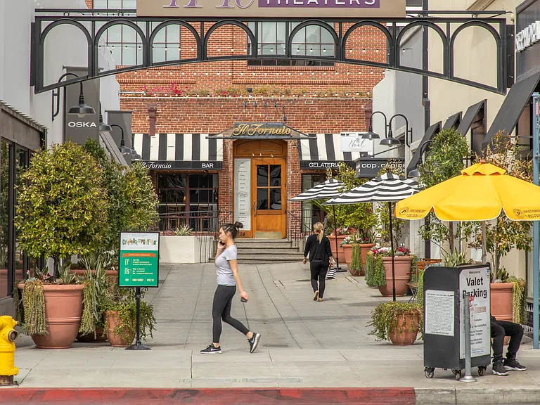 Dining and Shopping at One Colorado.