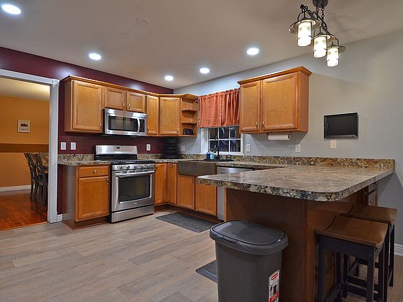 5th image of 1070 Commercial St