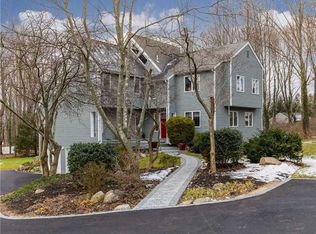 10 Draemer Rd, East Setauket, NY 11733