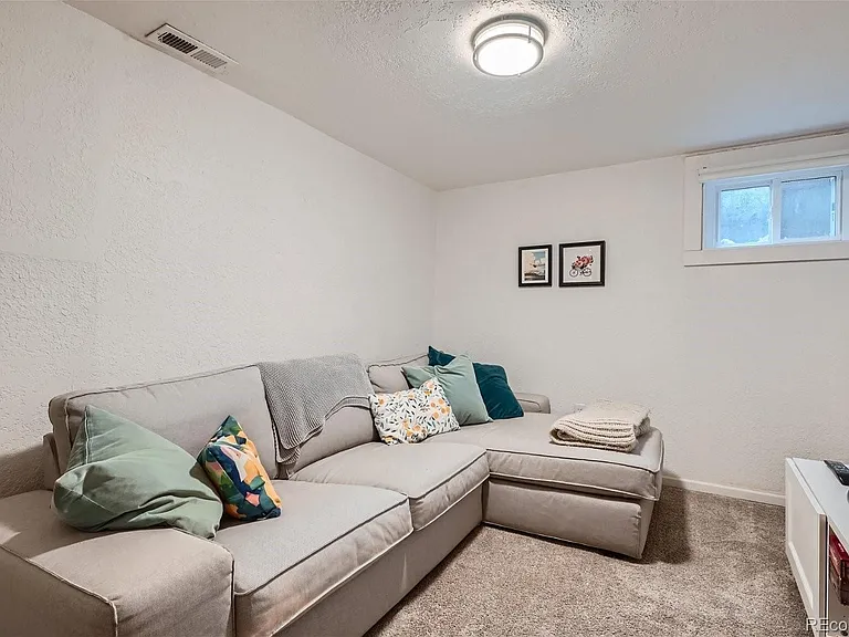 370 N Sherman St — Photo 10