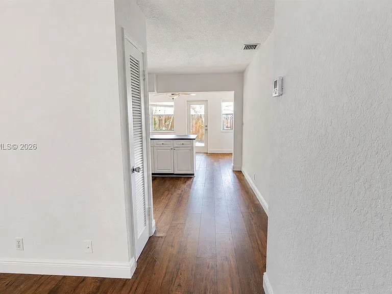 5040 NE 14th Ter #0 — Photo 4