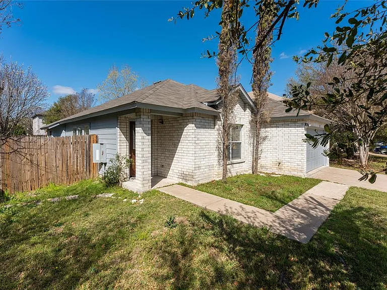 315 E Bello Dr — Photo 2