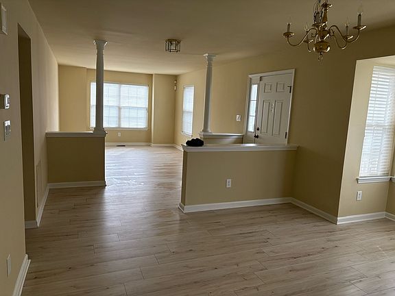 2nd image of 283 Fountayne Ln