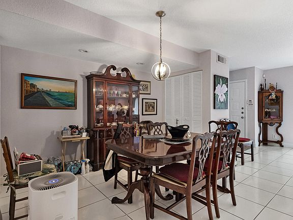 5th image of 3015 Oaktree Lane Unit 277