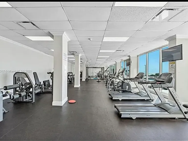 7135 Collins Ave #1033 — Photo 3