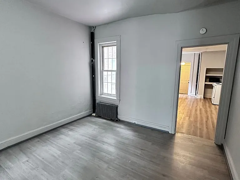 221 S Pine Street — Photo 3