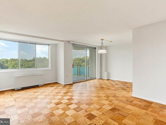 4th image of 10401 Grosvenor Pl APT 1004