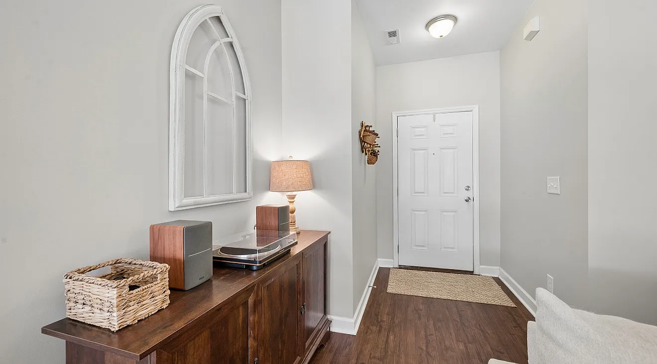 3 bed, 1436 sqft, $2,200 — Photo 3