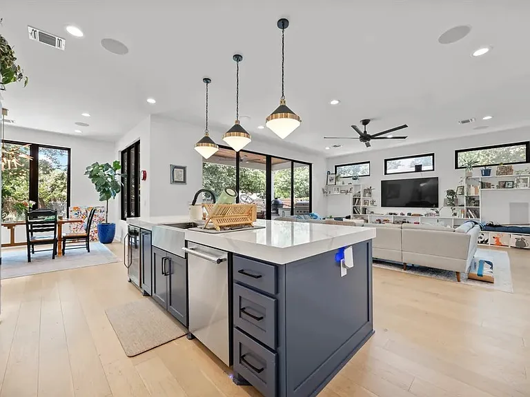 1204 Brentwood St — Photo 18