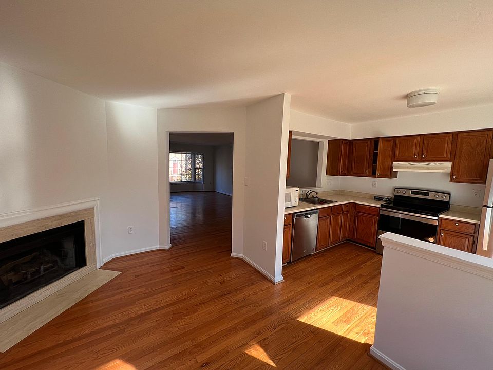 1st image of 11 Lynn Manor Ct