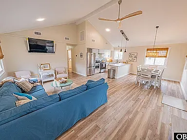 3 bed, 1165 sqft, $3,250 — Photo 1