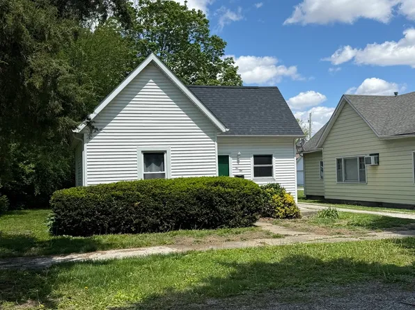 210 W Jefferson St, Villa Grove, IL 61956