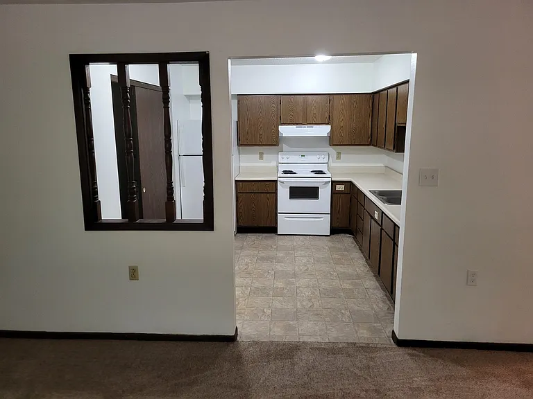 1102 W McPherson St #16 — Photo 4