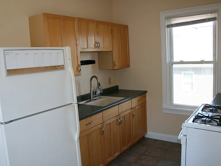 33 Fairfield Ave #B — Photo 2