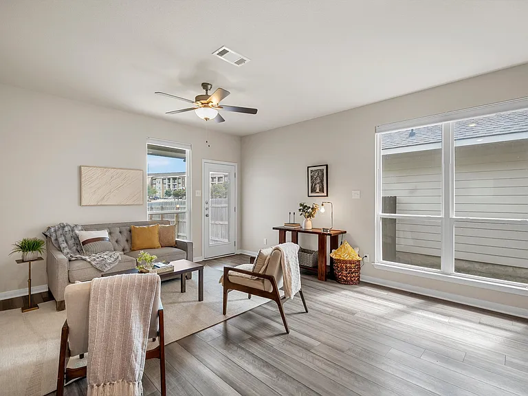 1524 Elise Ave — Photo 4
