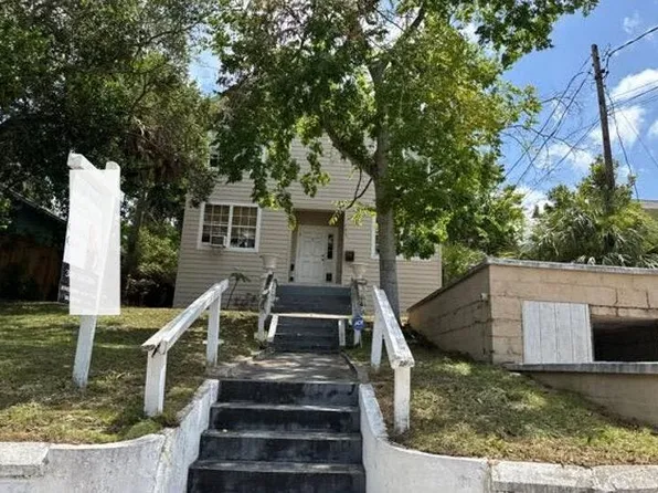 132 N Peninsula Dr, Daytona Beach, FL 32118