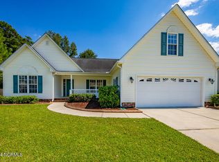 105 Croatan Woods Dr, New Bern, NC 28560