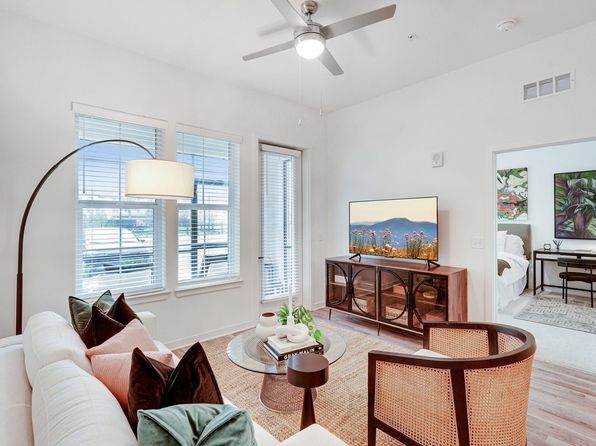 3045 Broadway Ave #511