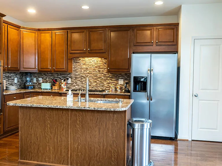 25095 Croxley Green Sq — Photo 67