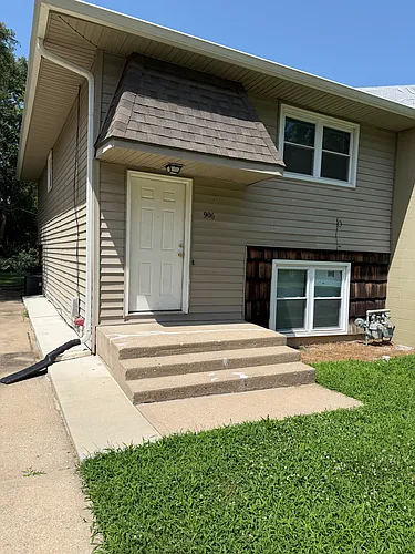 906 Brookside St Photo 1