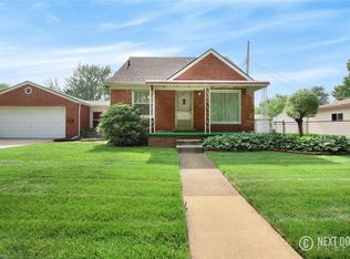 28119 Ursuline Saint, Saint Clair Shores, MI 48081