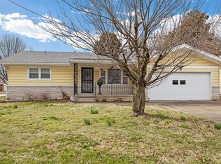 1956 E Glenco St, Springfield, MO 65803