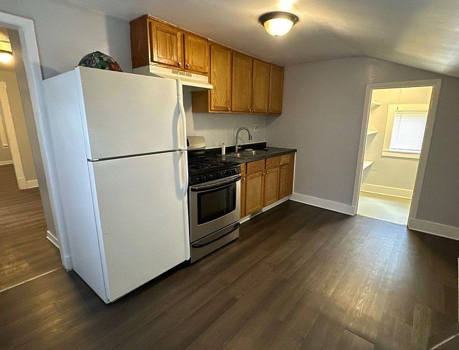 1st image of 479 Lawson Ave W