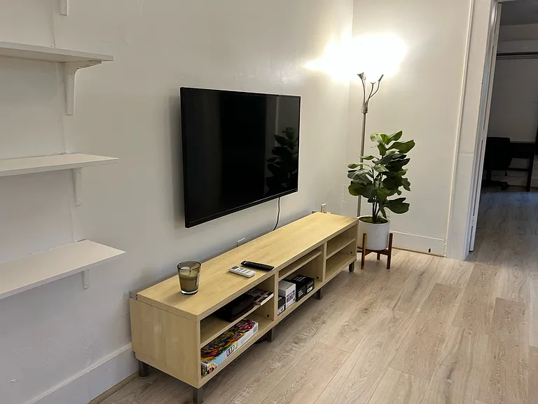 1922 Rosewood St #1R — Photo 3