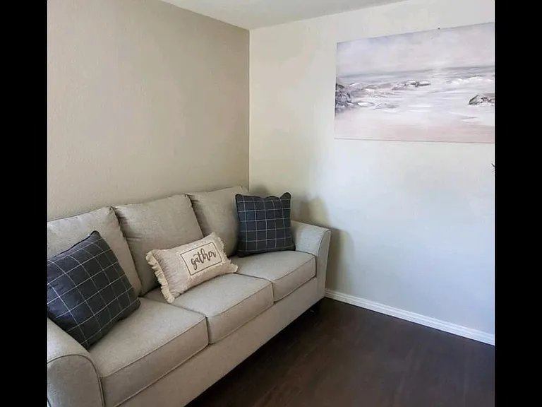 585 Vance St — Photo 38