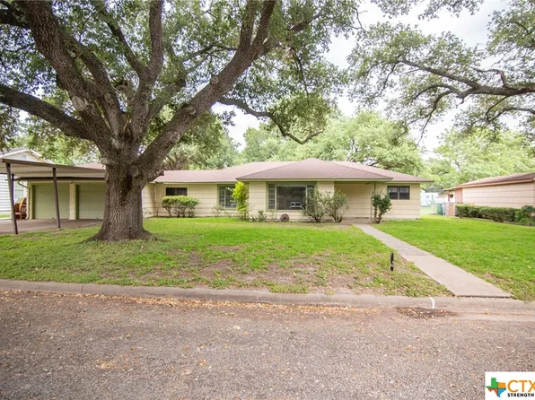 1904 E Warren Ave, Victoria, TX 77901