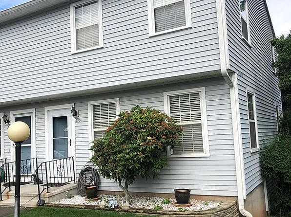 210 Austin Ryer Ln, Branford, CT 06405