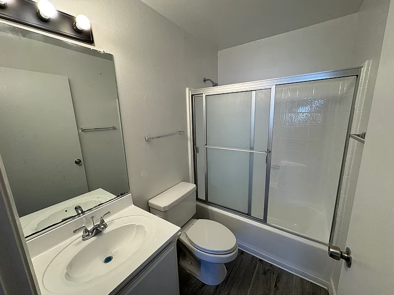 1602 W 218th St #14 — Photo 6