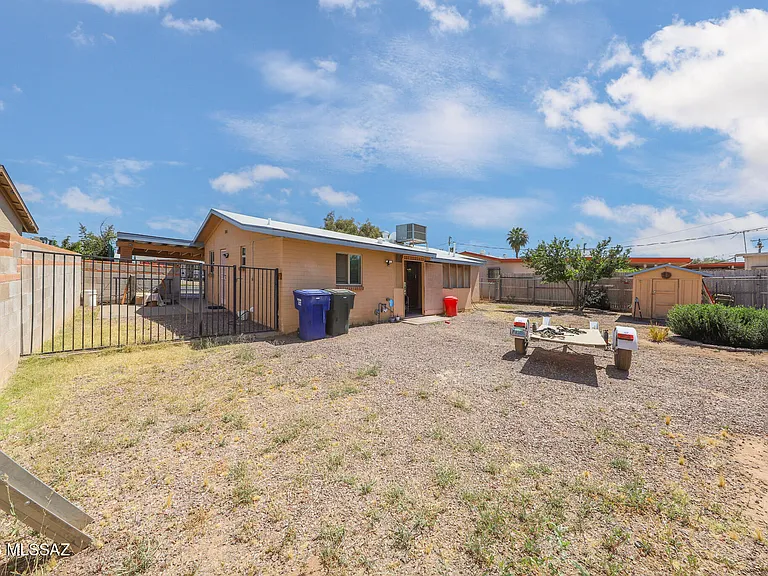201 W Borrego St — Photo 21