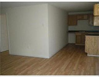 5th image of 10 1/2 Hillside Pl